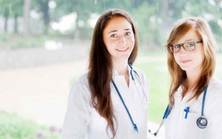 10 Medicine Scholarships in Singapore