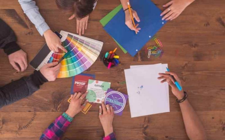 17 Undergraduate Scholarships for Graphics Design Students