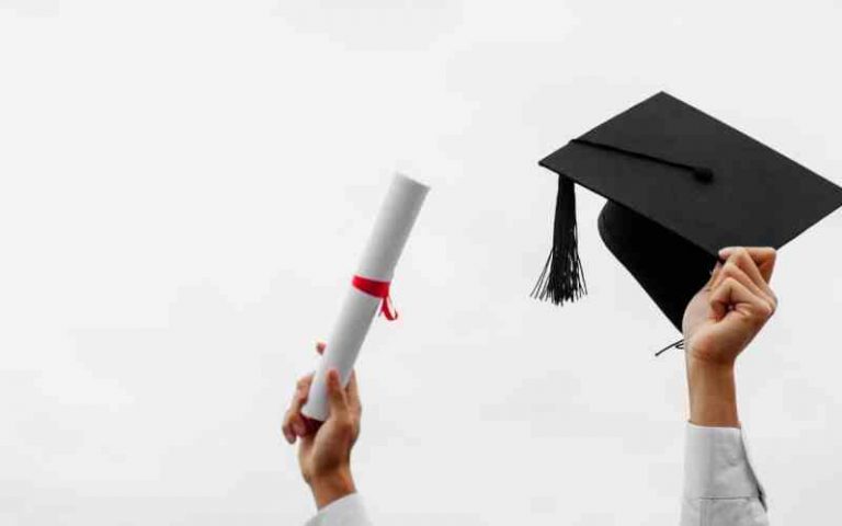 $5000 Gladys Carol Scholarship For Graduate Students