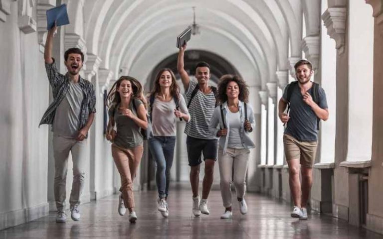 Common Knowledge Scholarships