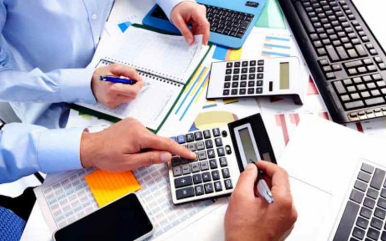 21 Undergraduate Scholarships For Commerce Students