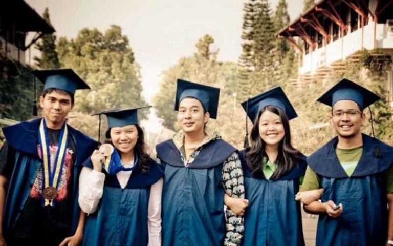 ASEAN Undergraduate Scholarship at NUS in Singapore