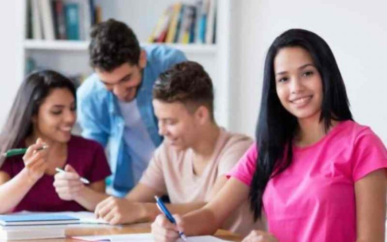 Momeni Iranian Scholarship For high school students
